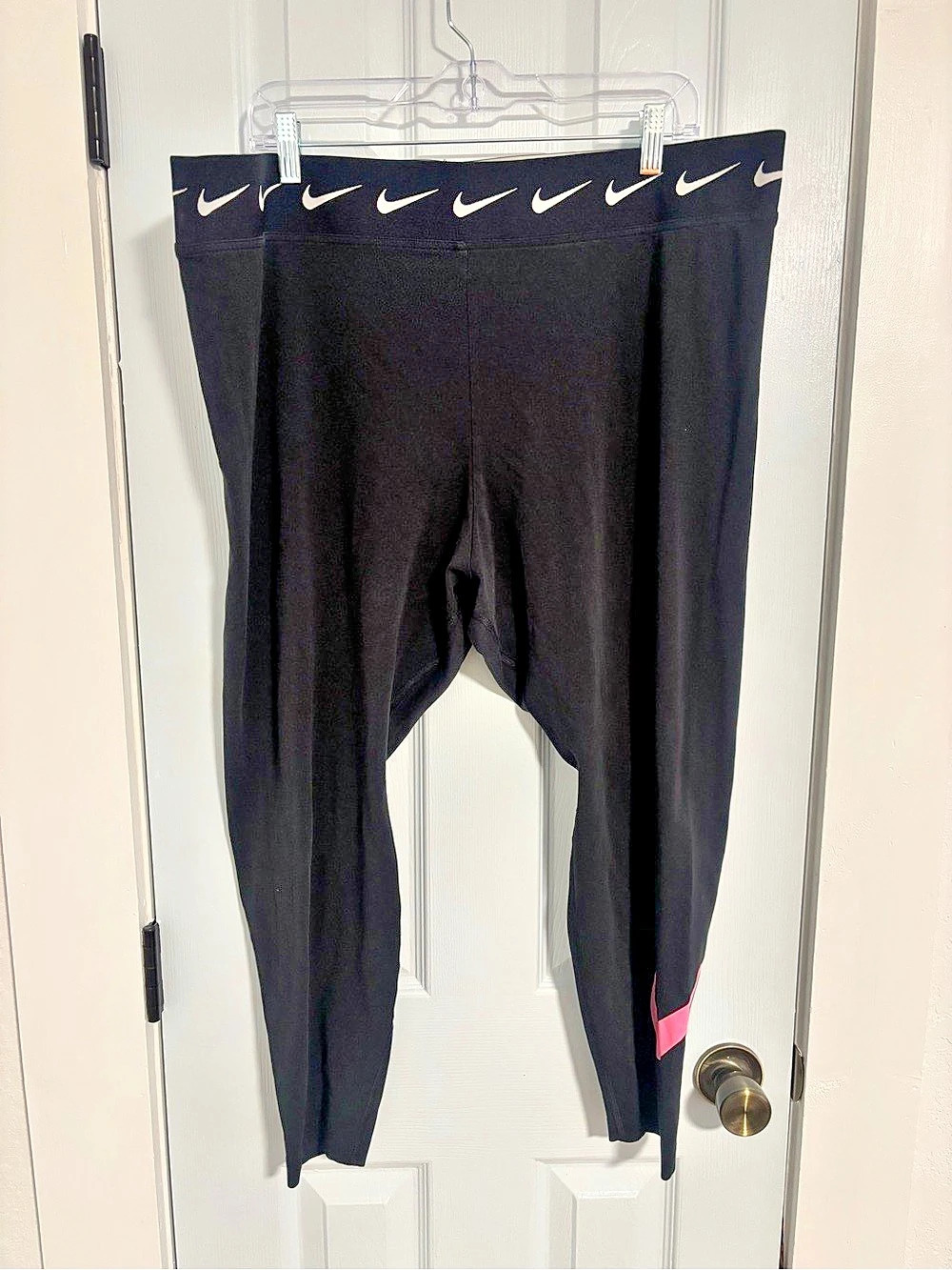 Nike Sportswear Classic Swoosh High-Waisted Leggings Black & Pink